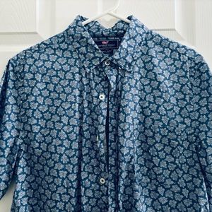 Vineyard Vines 100% Cotton. Casual shirt. Button down.